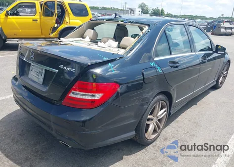 2013 Mercedes-Benz C 300 Luxury 4Matic/Sport 4Matic z USA, uszkodzony, nr VIN WDDGF8AB6DR295124